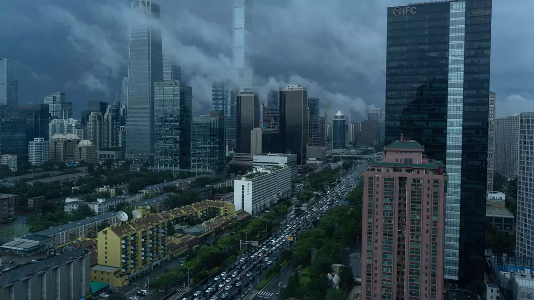 Chinas Politbüro will am Wachstumsziel für dieses Jahr festhalten. (Archivbild)   - Bild: Ng Han Guan/AP/dpa