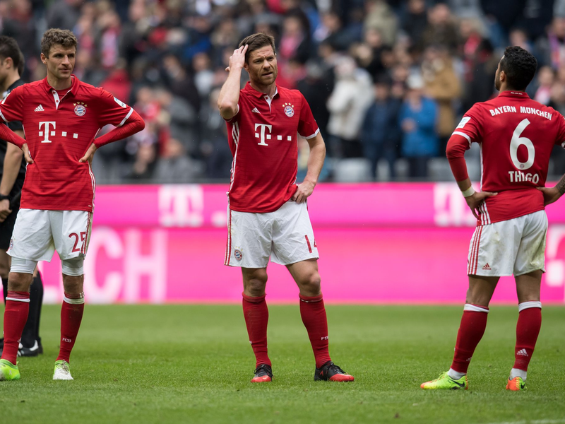 Bayer-Trainer Xabi Alonso trifft mit seinem Team auf den AC Mailand. - Foto: Sven Hoppe/dpa