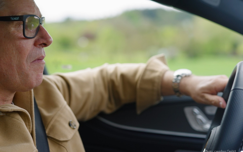 Tipps vom Formel-1-Profi: Richtig reagieren in kritischen Situationen auf herbstlichen Straßen / Bernd Mayländer zu Aquaplaning, Seitenwind, Wild - Foto: presseportal.de