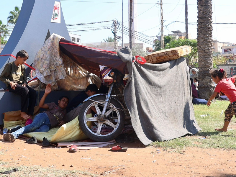 Krieg im Libanon: Zehntausende Vertriebene sind auf Unterstützung angewiesen / Die Johanniter unterstützen die Betroffenen mit Nahrungsmitteln, Schlafsäcken, Bargeld und psychosozialer Hilfe - Foto: presseportal.de