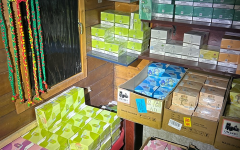 HZA-DO: Zoll stellt über 7.000 Einweg-E-Zigaretten in Gartenhütte sicher / Steuerschaden liegt bei über 28.000 Euro - Foto: presseportal.de HZA-DO: Zoll stellt über 7.000 Einweg-E-Zigaretten in Gartenhütte sicher / Steuerschaden liegt bei über 28.000 Euro - Foto: presseportal.de