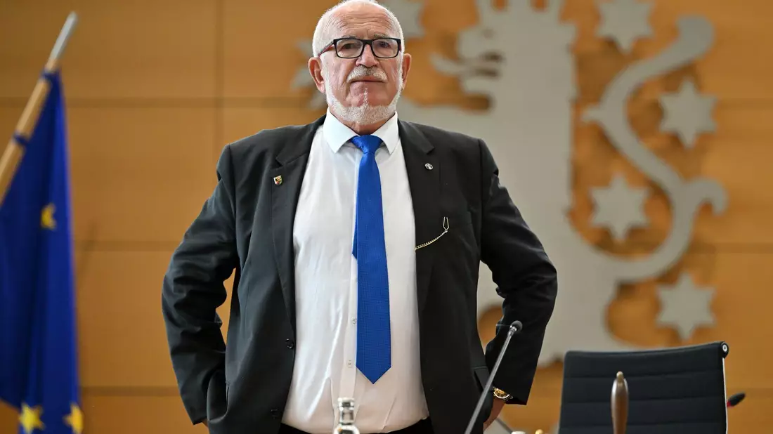 Bei der ersten Sitzung des Thüringer Landtags kam es zum Eklat: Der parlamentarische Geschäftsführer der CDU-Fraktion, Andreas Bühl, sieht die Rechte der Abgeordneten beschnitten und kündigte den Gang zum Verfassungsgerichtshof an.   - Bild: Martin Schutt/dpa