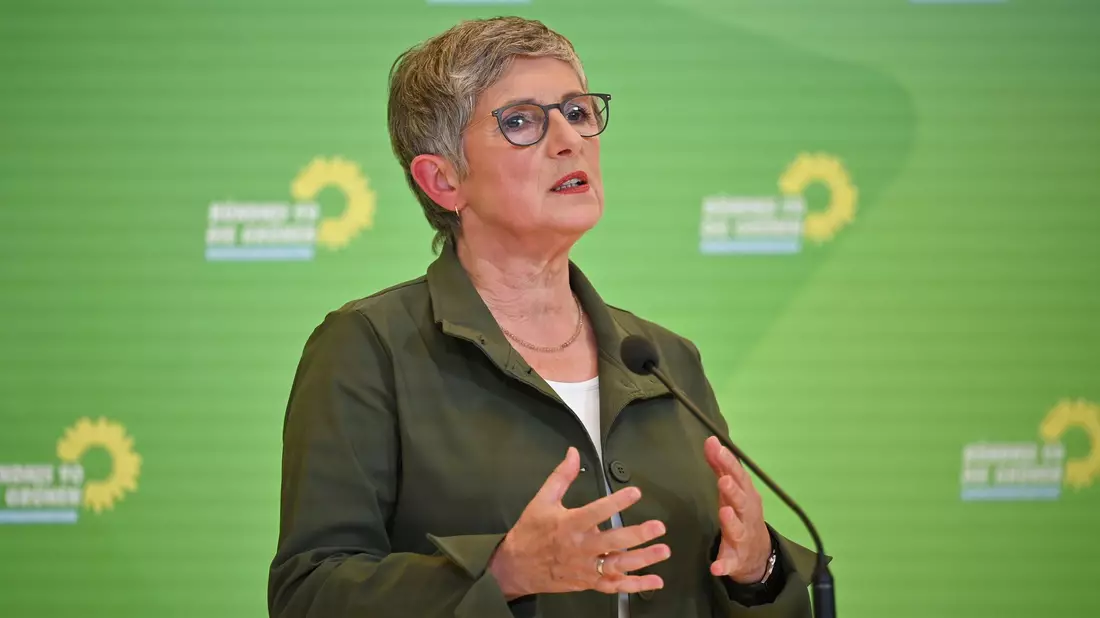 Fraktionschefin Haßelmann sieht Rücktritte als Basis für Neustart der Partei.  - Bild: Anna Ross/dpa