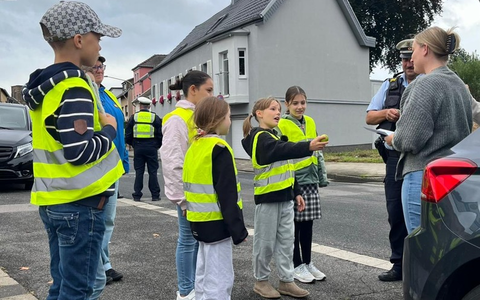 POL-DN: Langsam fahren, sonst gibt's Saures - Foto: presseportal.de