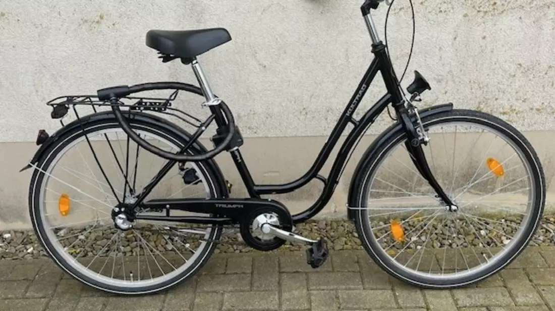POL-HK: Essel: Eigentümer zu Fahrrädern gesucht (Fotos); Bispingen: Zu schnell, ohne Führerschein und unter Drogen; Hodenhagen: Kontrolle über das Auto verloren; Munster: Radfahrerin übersehen - Bild: presseportal.de