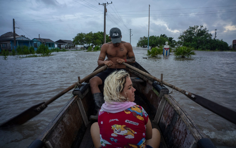 Zehntausende Menschen waren auf der Karibikinsel ohne Strom. - Foto: Ramon Espinosa/AP/dpa