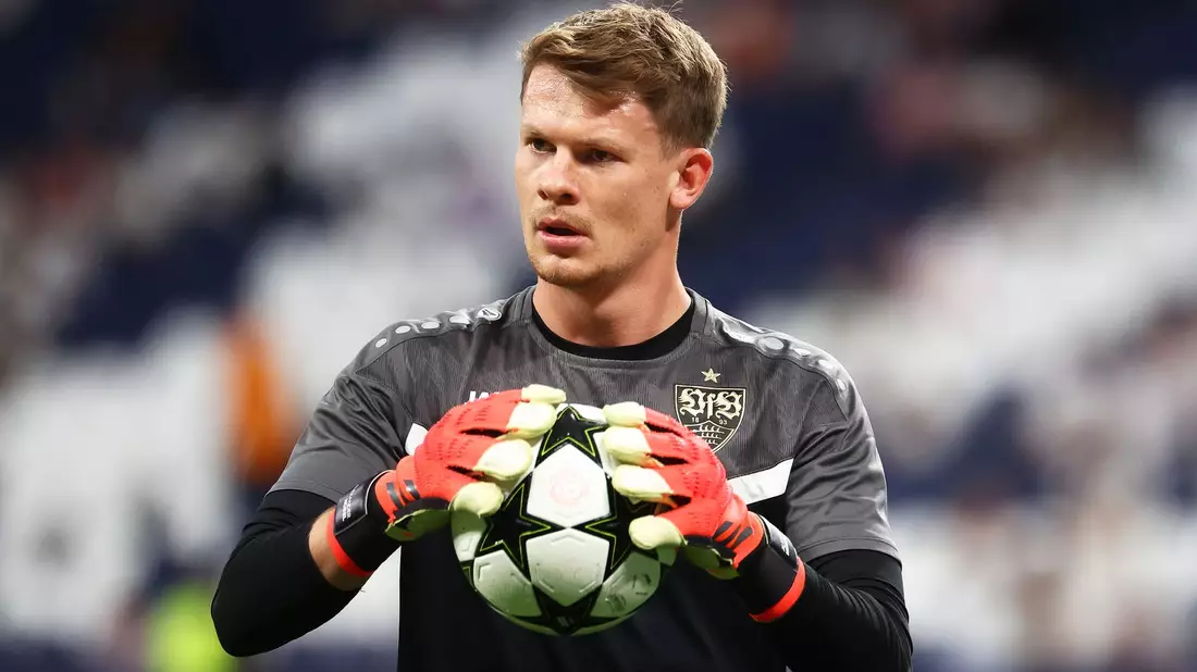 Stuttgart-Trainer Dieter Hoeneß traut Alexander Nübel die Rolle als Nationaltorhüter zu. - Bild: Jan Woitas/dpa