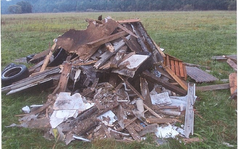 POL-LDK: + Müll auf Lahnwiese bei Biskirchen entsorgt + Aus Passat in Katzenfurt bedient + - Foto: presseportal.de POL-LDK: + Müll auf Lahnwiese bei Biskirchen entsorgt + Aus Passat in Katzenfurt bedient + - Foto: presseportal.de