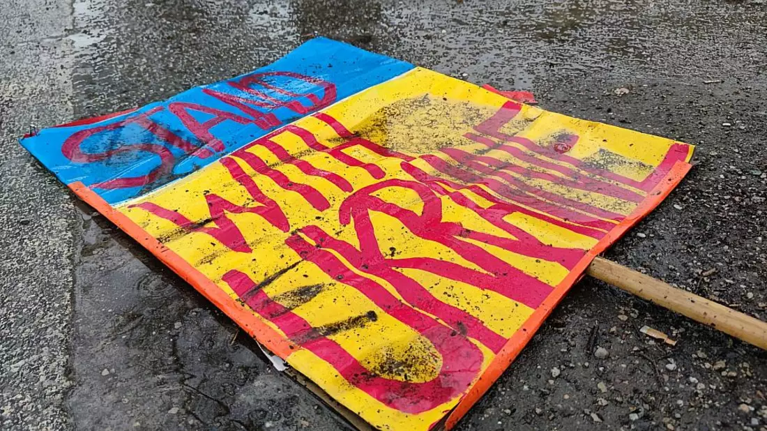 Schild Stand with Ukraine liegt auf dem Boden (Archiv) - Bild: über dts Nachrichtenagentur