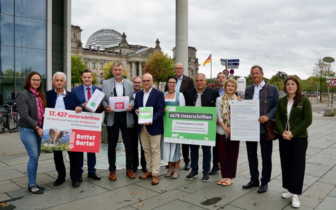 Tierschutzgesetz - so nicht! / Bauernverband übergibt 24.000 Unterschriften - Foto: presseportal.de