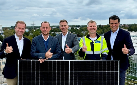 OTTO DÖRNER errichtet eine der größten PV Anlagen der Abfallwirtschaft / Ein wegweisendes Projekt für Klimaschutz und Energieeffizienz - Foto: presseportal.de