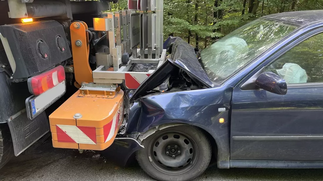 POL-HRO: Auffahrunfall mit Sonderfahrzeug der Straßenmeisterei - Bild: presseportal.de