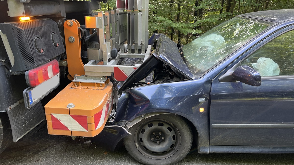 POL-HRO: Auffahrunfall mit Sonderfahrzeug der Straßenmeisterei - Foto: presseportal.de