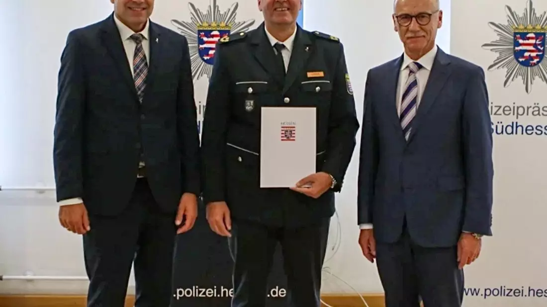 FW Alpen: Zusammenstoß zwischen Zug und Pkw - Bild: presseportal.de