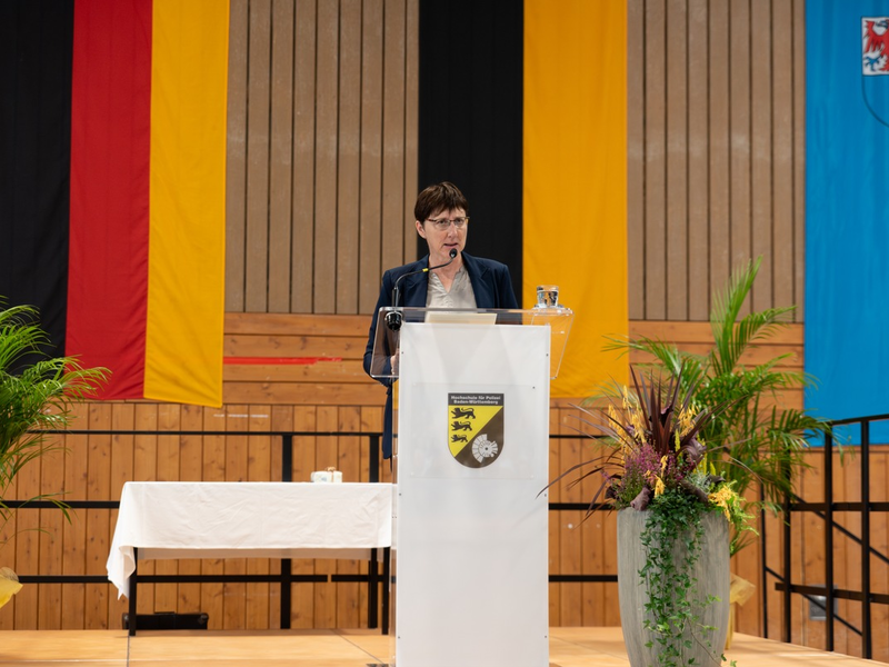 POL-HfPolBW: Verabschiedung des 2. Erfahrungsbasierten Studienjahrgangs an der Hochschule für Polizei Baden-Württemberg / 464 frisch ernannte Oberkommissarinnen und Oberkommissare - Foto: presseportal.de