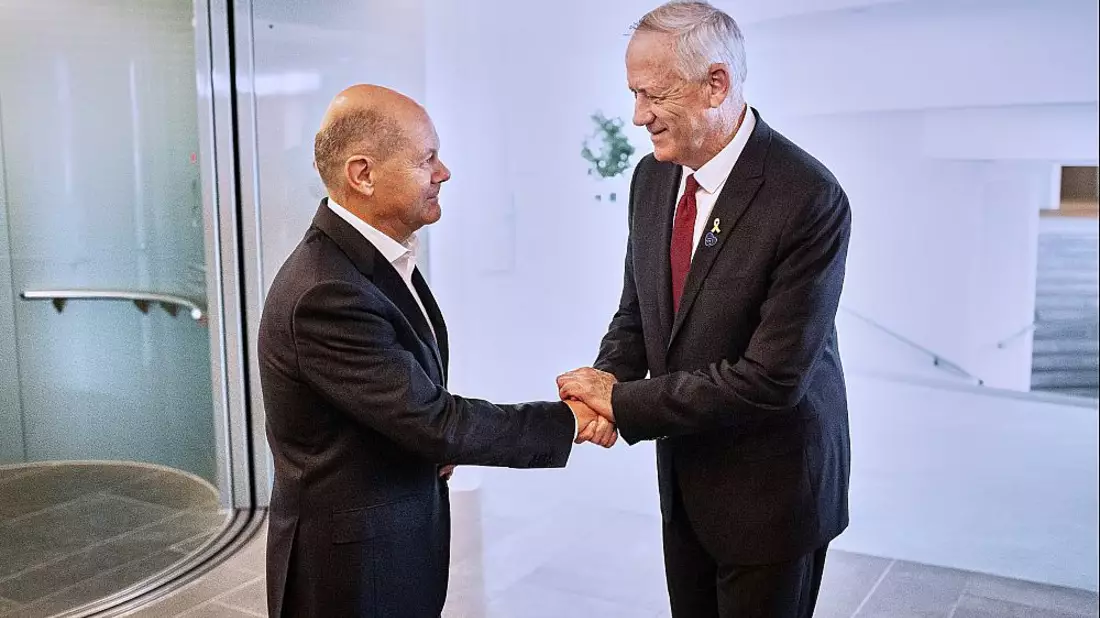 Olaf Scholz und Benny Gantz am 26.09.2024 - Bild: Kugler, Steffen/BPA, über dts Nachrichtenagentur
