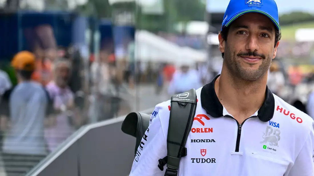 Daniel Ricciardo muss mitten in der Formel-1-Saison gehen. - Bild: Denes Erdos/AP/dpa