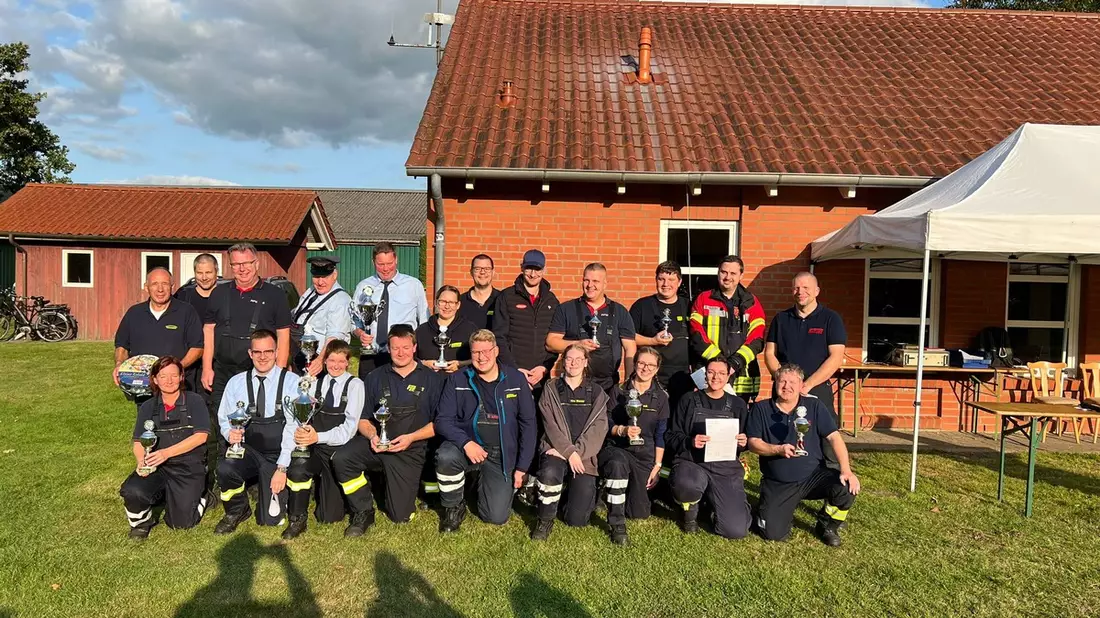 FFW Schiffdorf: Ortsfeuerwehren beweisen ihr Können beim Leistungsvergleich - Bild: presseportal.de