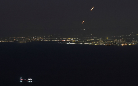 Das israelische Luftabwehrsystem Iron Dome fängt Raketen ab. (Archivbild) - Foto: Baz Ratner/AP/dpa