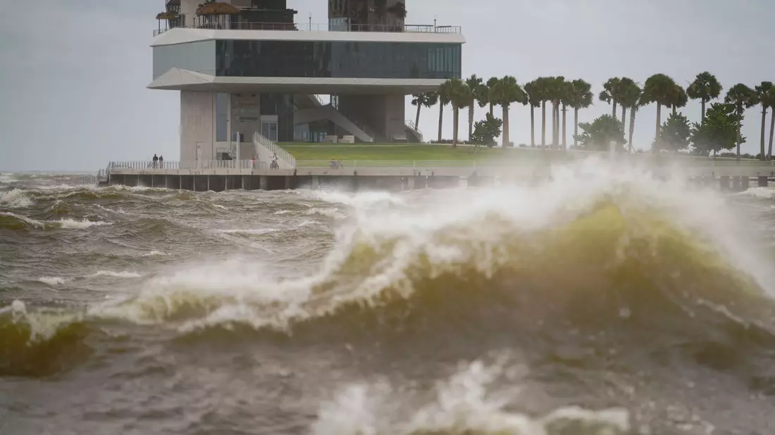 «Helene» traf am späten Abend (Ortszeit) in der Region Big Bend im Norden Florida auf Land. - Bild: Martha Asencio-Rhine/Tampa Bay Times/AP