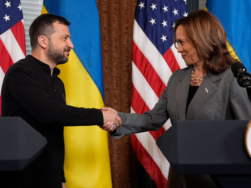 Harris warnt vor den Folgen eines möglichen Wahlsiegs Trumps für die Ukraine. - Foto: Jacquelyn Martin/AP