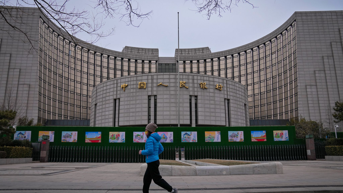 Die Zentralbank senkte den Satz für Pflichteinlagen, sodass Banken nun mehr Kredite ausgeben können. (Archivbild) - Foto: Andy Wong/AP/dpa