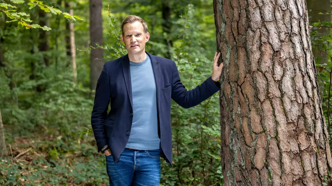 Der Virologe hat ein neues Buch geschrieben - weil er glaubt, dass die Corona-Pandemie aufgearbeitet werden muss. - Bild: Thomas Banneyer/dpa