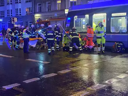 FW-M: Fußgänger von Trambahn erfasst (Schwanthaler Höhe) - Foto: presseportal.de