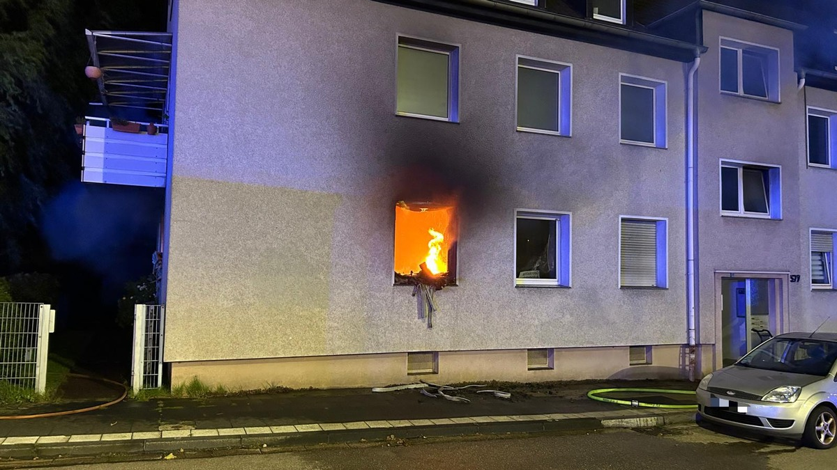 FW-E: Entstehungsbrand in Mehrfamilienhaus - Feuerwehr erneut im Einsatz - Foto: presseportal.de