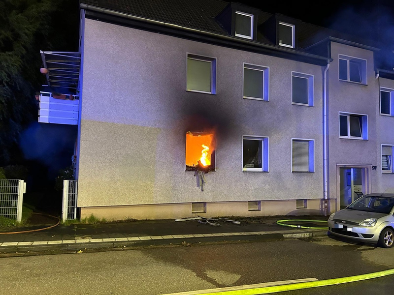 FW-E: Entstehungsbrand in Mehrfamilienhaus - Feuerwehr erneut im Einsatz - Foto: presseportal.de