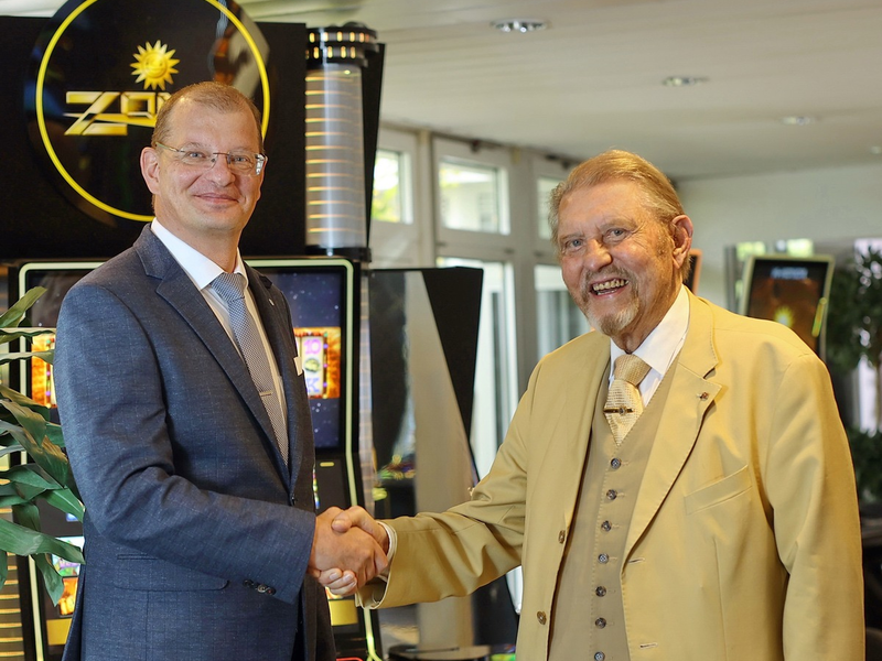 Generationswechsel bei der Merkur Group / Paul Gauselmann zieht sich aus Konzernspitze zurück - Michael Gauselmann übernimmt Vorsitz von Aufsichtsrat - Lars Felderhoff wird Vorstandssprecher - Foto: presseportal.de