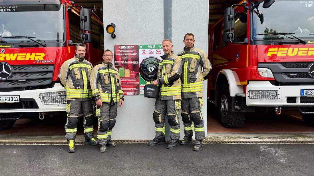 FW Hünxe: Öffentlich zugängliche Defibrillatoren gegen den plötzlichen Herztod - Bild: presseportal.de