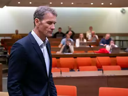 Jens Lehmann und sein Anwalt Florian Ufer. - Foto: Sven Hoppe/dpa