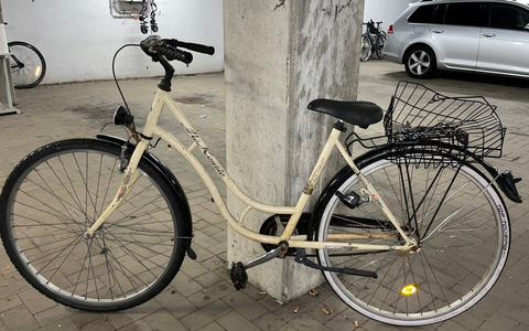 POL-H: Wem gehören diese beiden Fahrräder? Polizei fasst mutmaßliche Diebe und stellt Fahrräder sicher - Foto: presseportal.de