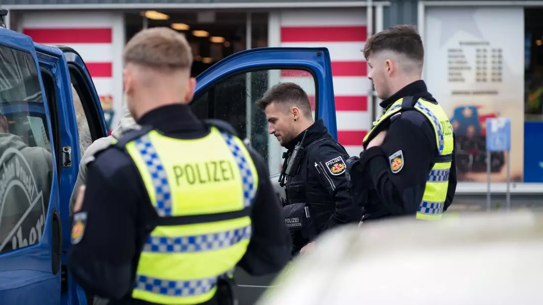 POL-HB: Nr.: 0609a --Ergänzung der PM 609, Fotos der Kontrollen-- - Bild: presseportal.de
