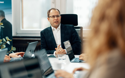 Arbeitsschutz in der Ausbildung: Stefan Ganzke verrät, wie Unternehmen ein sicheres Arbeitsumfeld für ihre Azubis schaffen - Foto: presseportal.de Arbeitsschutz in der Ausbildung: Stefan Ganzke verrät, wie Unternehmen ein sicheres Arbeitsumfeld für ihre Azubis schaffen - Foto: presseportal.de