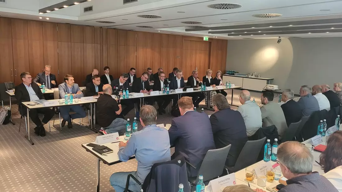 Beginn der Bundestarifverhandlungen Papier 2024 / Arbeitgeber fordern Schulterschluss der Sozialpartner - Bild: presseportal.de
