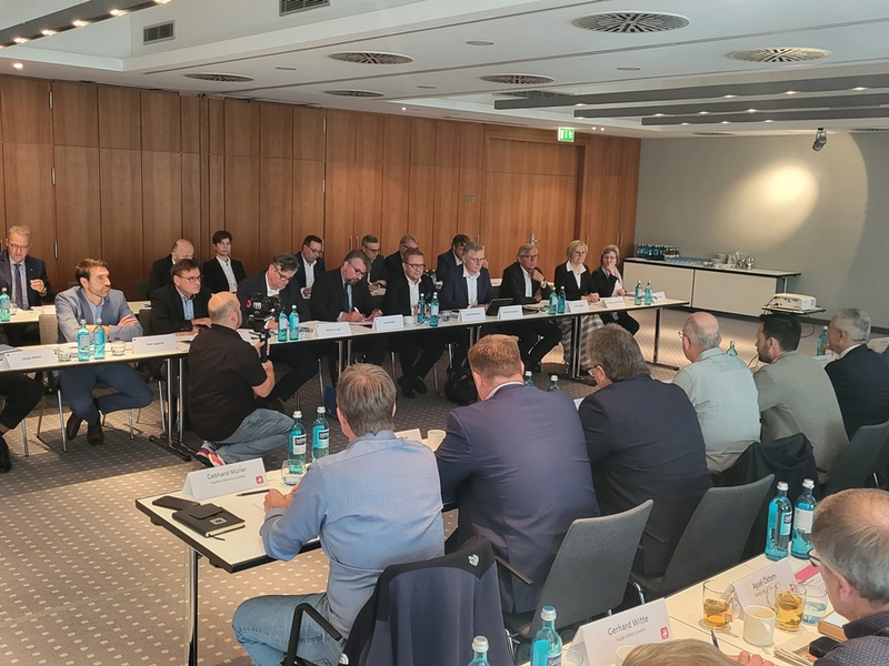 Beginn der Bundestarifverhandlungen Papier 2024 / Arbeitgeber fordern Schulterschluss der Sozialpartner - Foto: presseportal.de