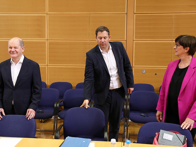 Olaf Scholz, Lars Klingbeil, Saskia Esken (Archiv) - Foto: über dts Nachrichtenagentur
