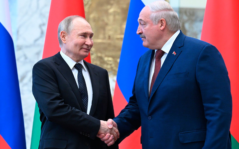 Lukaschenko ist Putins engster VerbĂŒndeter (Archivbild) - Foto: Dmitriy Azarov/Pool Sputnik Kremlin/AP/dpa Lukaschenko ist Putins engster VerbĂŒndeter (Archivbild) - Foto: Dmitriy Azarov/Pool Sputnik Kremlin/AP/dpa