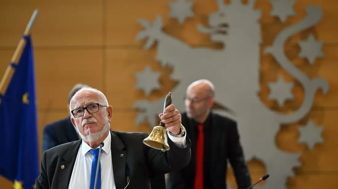 Er steht im Mittelpunkt des Polittheaters im Thüringer Landtag: AfD-Alterspräsident Jürgen Treutler. - Bild: Martin Schutt/dpa
