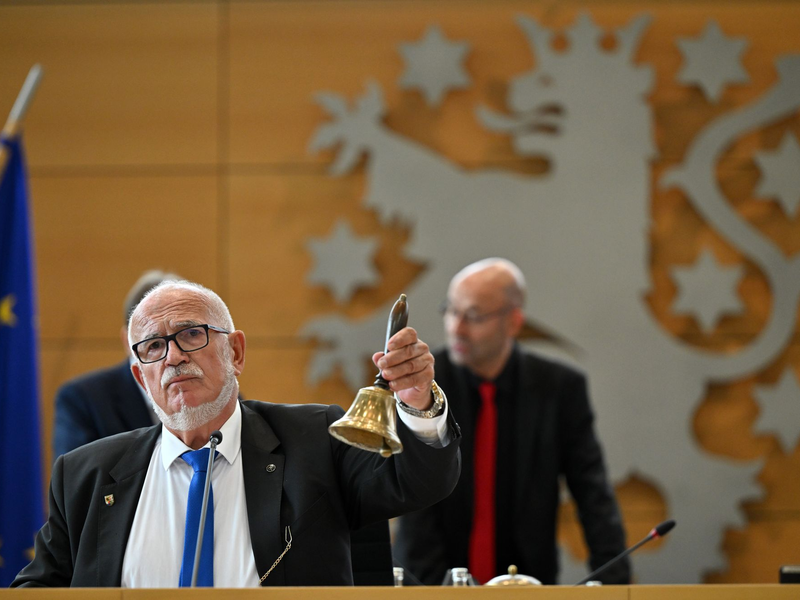 Er steht im Mittelpunkt des Polittheaters im Thüringer Landtag: AfD-Alterspräsident Jürgen Treutler. - Foto: Martin Schutt/dpa