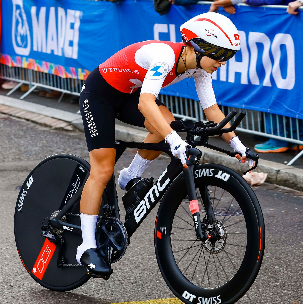 Die Schweizerin Muriel Furrer kämpft nach einem Sturz bei der WM um ihr Leben. - Foto: Roth/dpa
