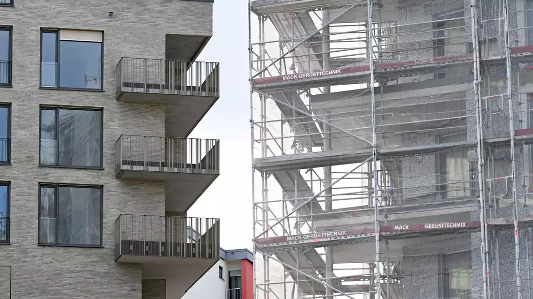Klimafreundlich und gleichzeitig günstig zu bauen, ist schwierig. (Archivbild) - Bild: Bernd Weißbrod/dpa