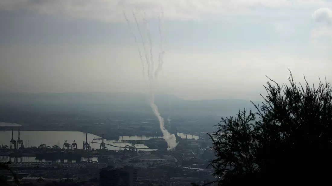 Die neuen Häuser würden das Westjordanland in zwei Teile zerschneiden. (Archivfoto) - Bild: Maya Alleruzzo/AP/dpa