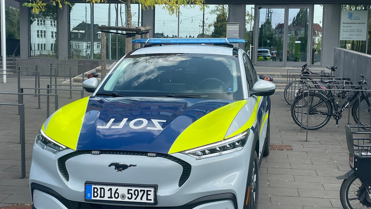 HZA-AC: Aachener Zoll testet Elektro-Streifenwagen - Foto: presseportal.de
