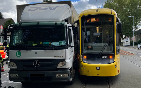 FW-MH: Verkehrsunfall Zeppelinstraße - Foto: presseportal.de