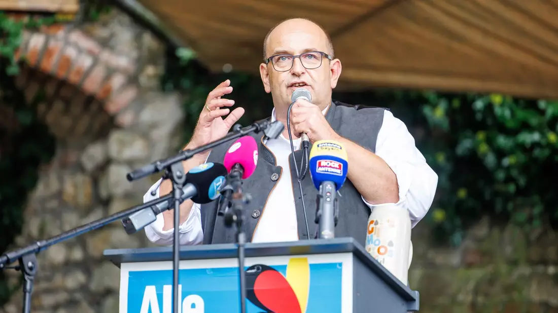 Der bayerische AfD-Landeschef Stephan Protschka begrüßt die geplante Kanzlerkandidatur von Alice Weidel (Archivbild) - Bild: Matthias Balk/dpa
