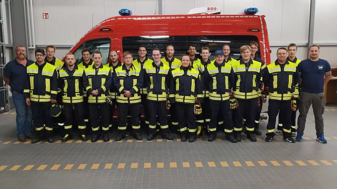 FW Finnentrop: Neue Sprechfunker für die Feuerwehr der Gemeinde Finnentrop - Bild: presseportal.de