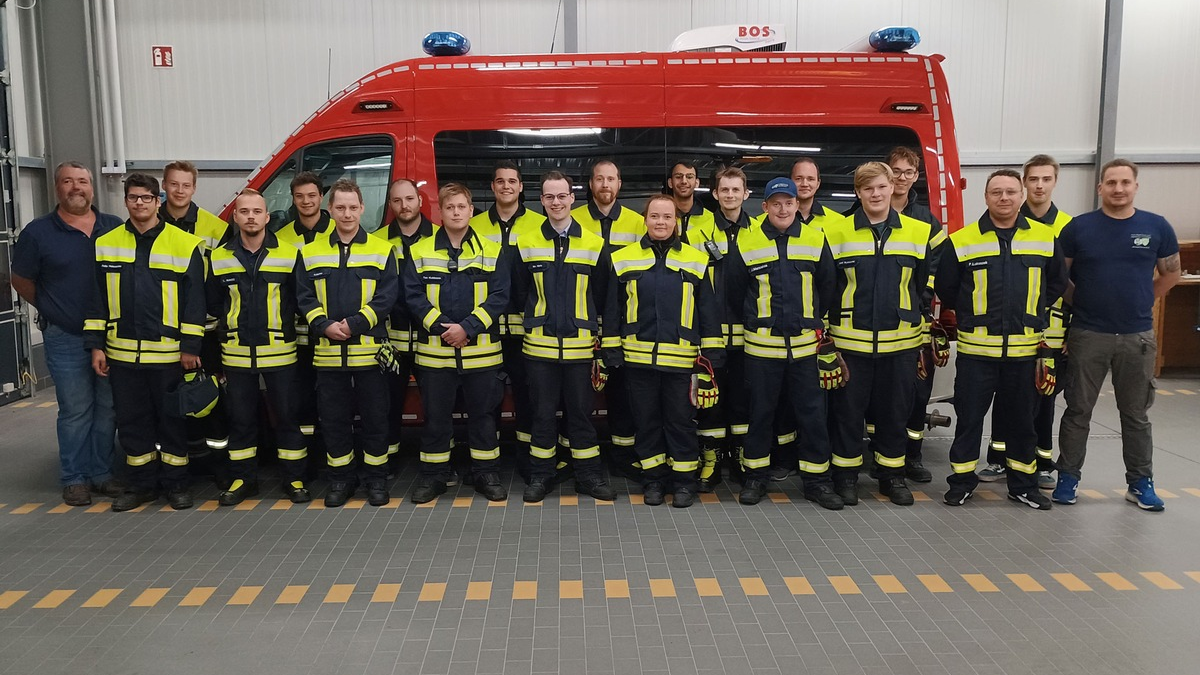 FW Finnentrop: Neue Sprechfunker für die Feuerwehr der Gemeinde Finnentrop - Foto: presseportal.de